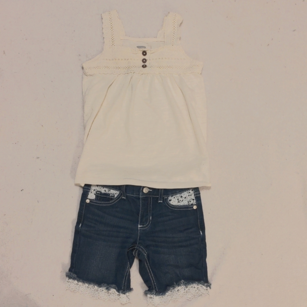 Lace trimmed shorts outfit - Picture 4 of 4